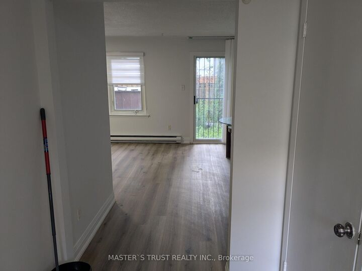 Property Photo: 2075 Warden Avenue S 29 ON M1T 3R1