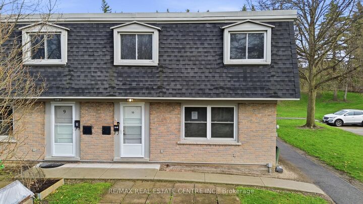 Property Photo: 76 Borden Parkway 10 ON N2M 3T4