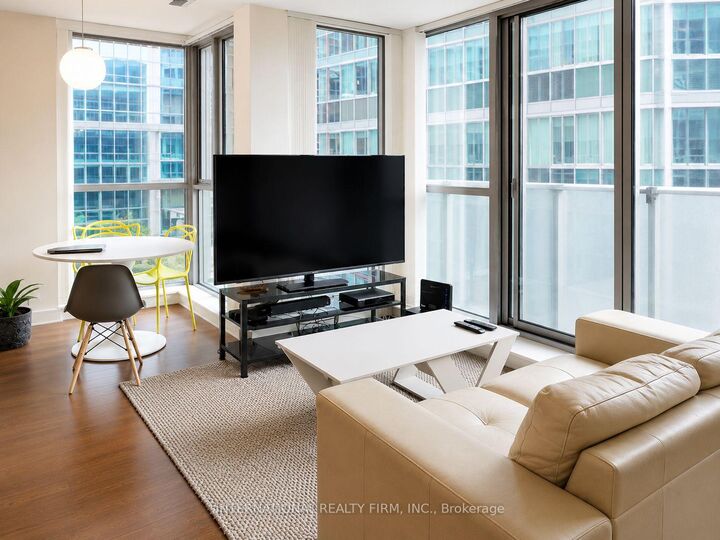 Property Photo:  375 King Street W 504  ON M5V 1K5 