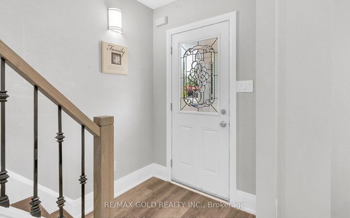 Property Photo: 8 Fairglen Crescent ON M9N 1S2