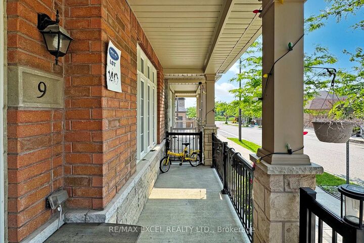 Property Photo: 9 Sunnyside Hill Road ON L6B 0X4