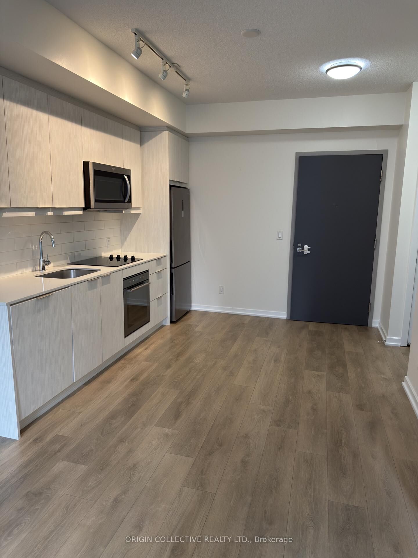 Property Photo:  32 Forest Manor Road 407  ON M2J 1M1 