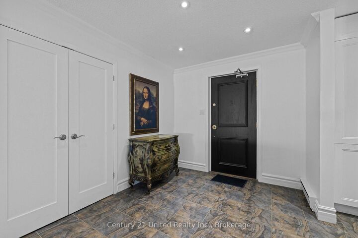 Property Photo:  2 Paddock Wood 4  ON K9H 7H2 