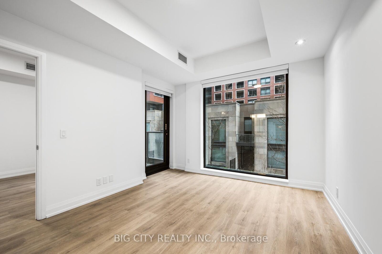 Property Photo:  36 Brentcliffe Road M04  ON M4G 0E1 