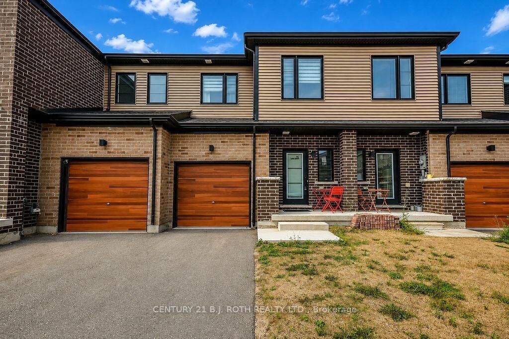 Property Photo:  35 Pumpkin Corner Crescent  ON L9J 0T5 
