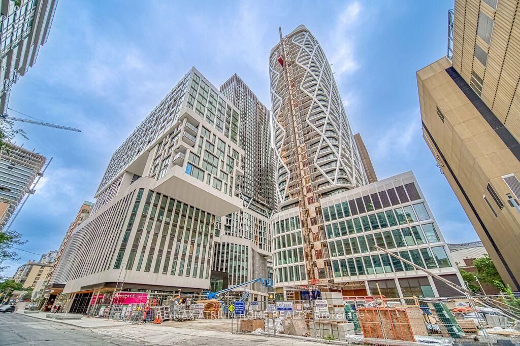 Property Photo:  238 Simcoe Street 2003  ON M5T 3B9 