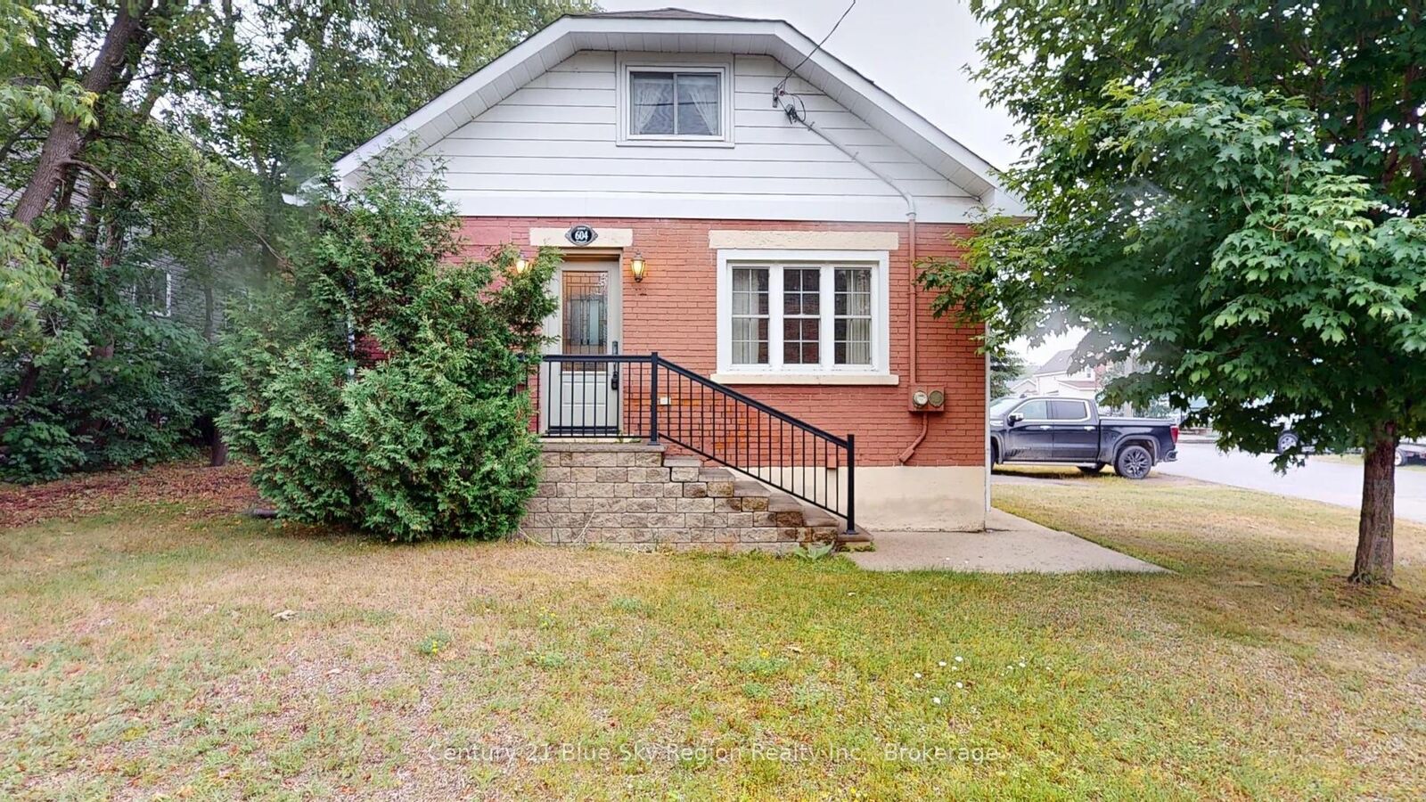 Property Photo:  604 Galt Street  ON P1B 5M8 