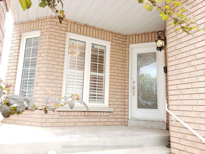 Property Photo: 6 Sweet Briar Lane ON L6Z 4V3