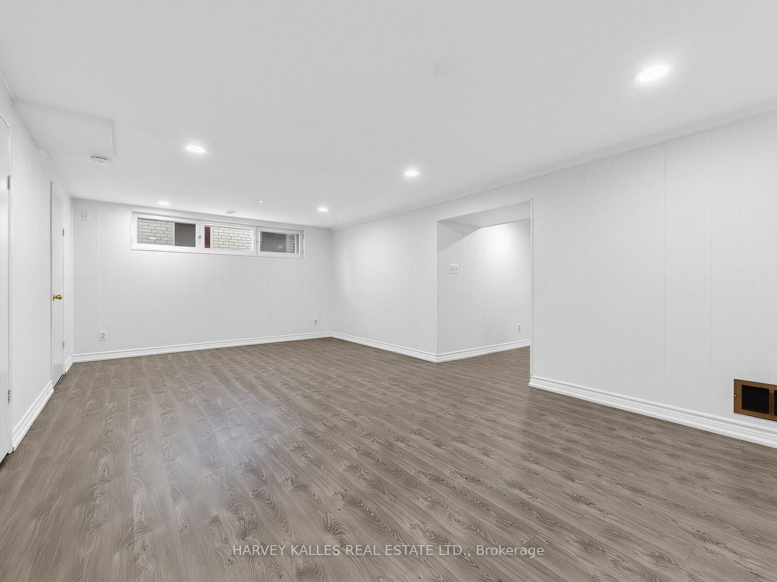 Photo de la propriété:  16 Terrydale Drive Basement  ON M3H 5M6 