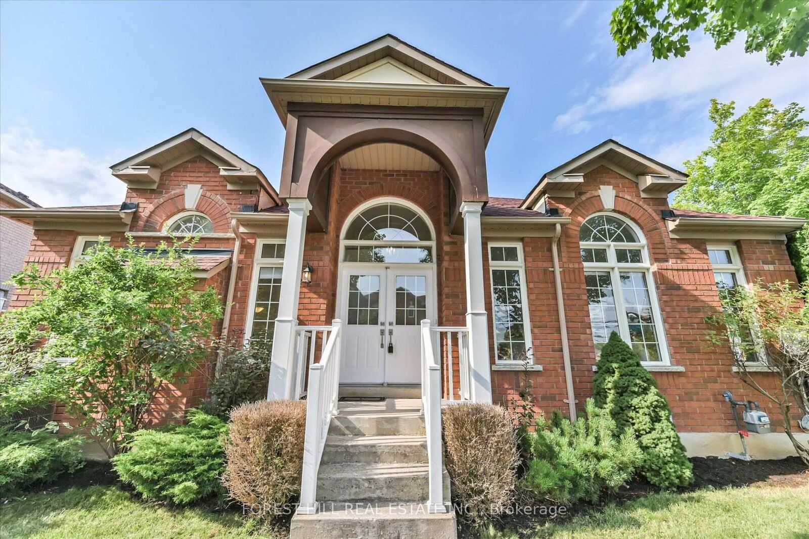 Property Photo:  10 Delray Drive  ON L6E 1M2 