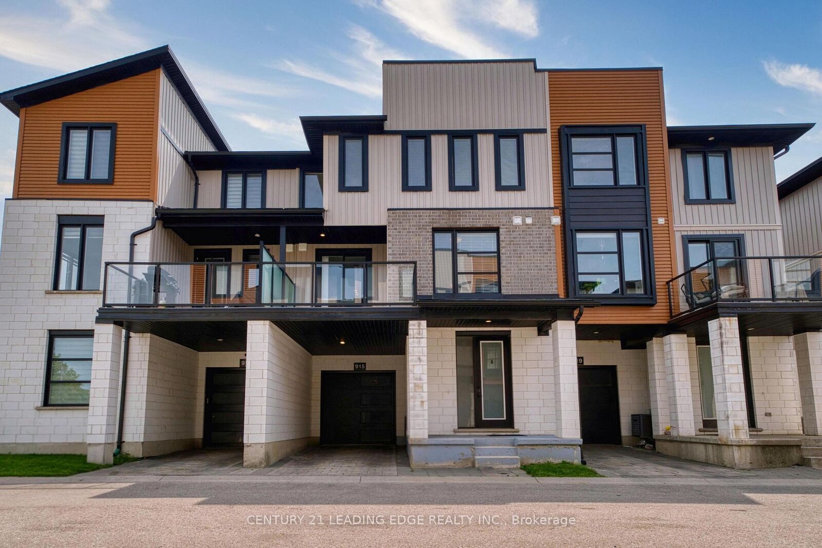 Property Photo:  915 Georgetown Drive  ON N6H 0J7 