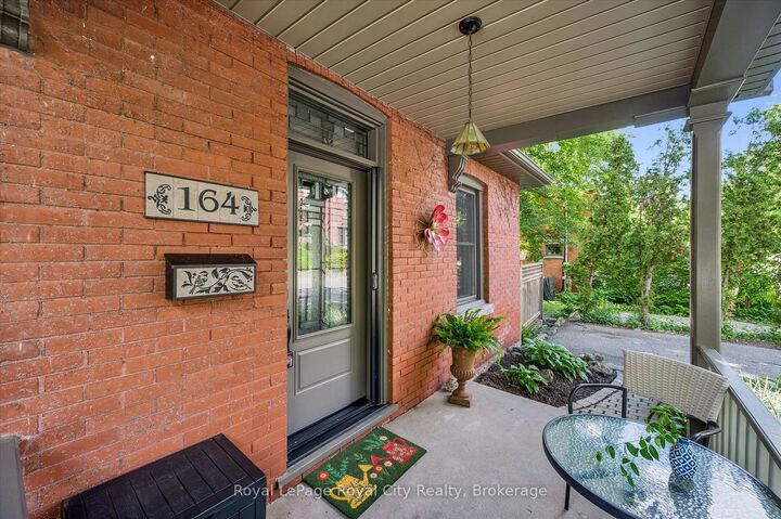Property Photo:  164 King Street  ON N1E 4R1 