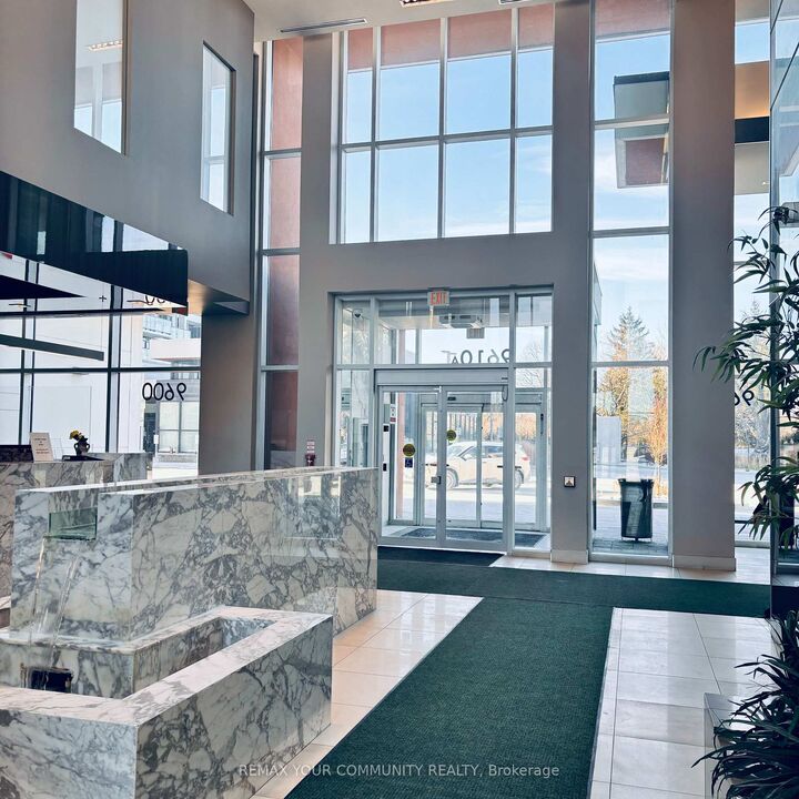 Property Photo: 9600 Yonge Street 318B ON L4C 0X3