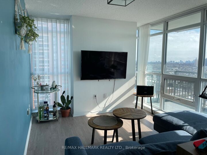 Property Photo: 830 Lawrence Avenue W 1507 ON M6A 0A2