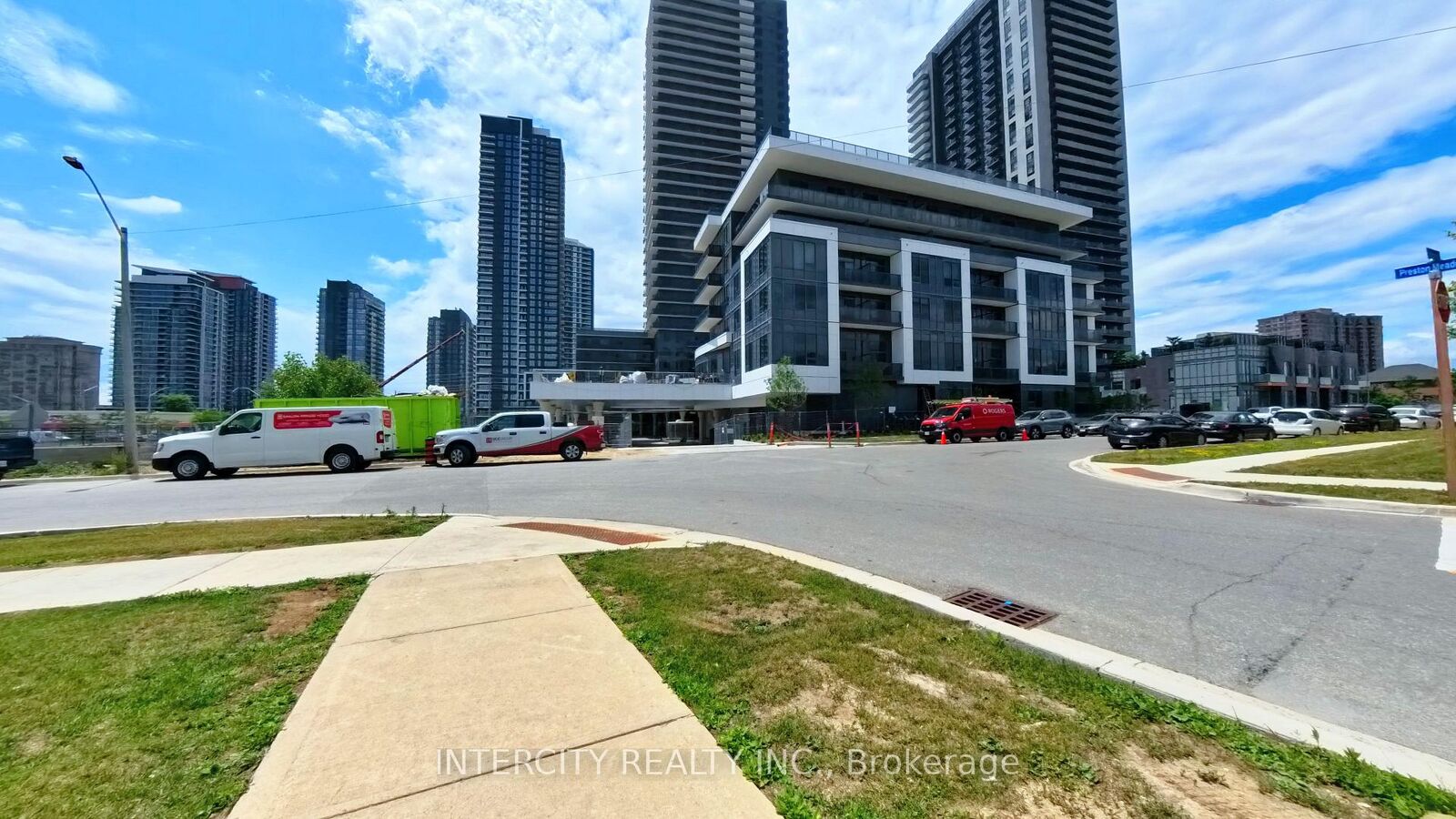 Property Photo:  5105 Hurontario Street 1103  ON L4Z 0C9 