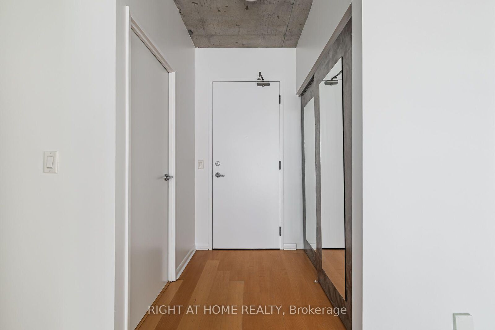 Photo de la propriété: 333 Adelaide St. East Street E 418 ON M5A 4T4