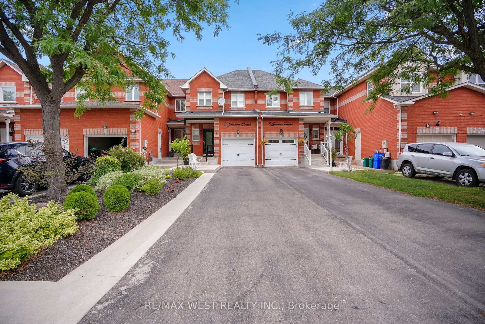 Property Photo:  8 Jensen Court  ON L6A 2T6 