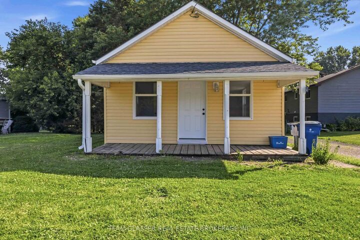 Property Photo:  34 Broadway Street  ON N0L 1Z0 