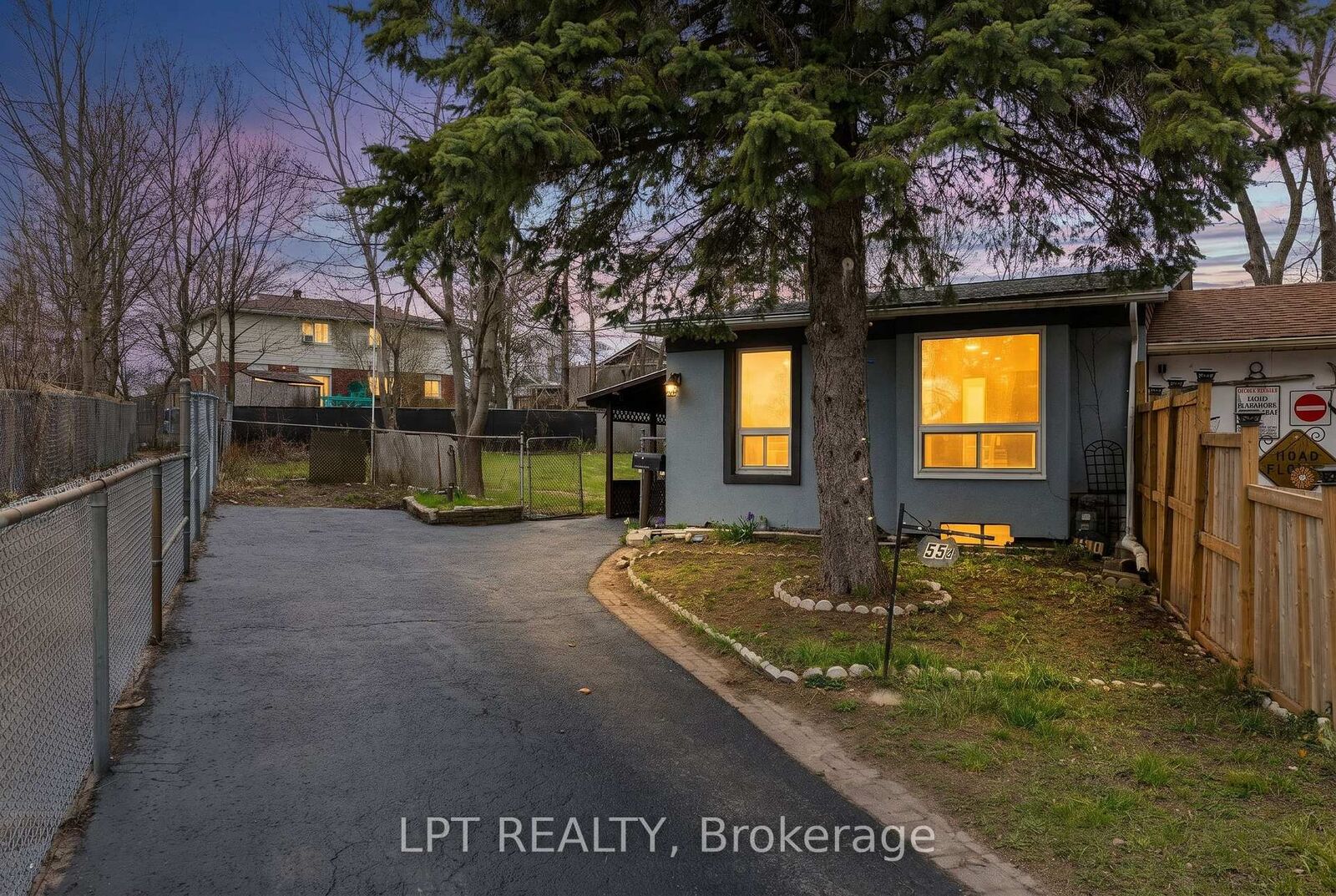 Property Photo: 55H Chaucer Crescent ON L4N 4T8