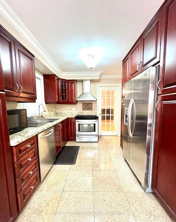 Property Photo: 215 Kingknoll Drive ON L6Y 4X4