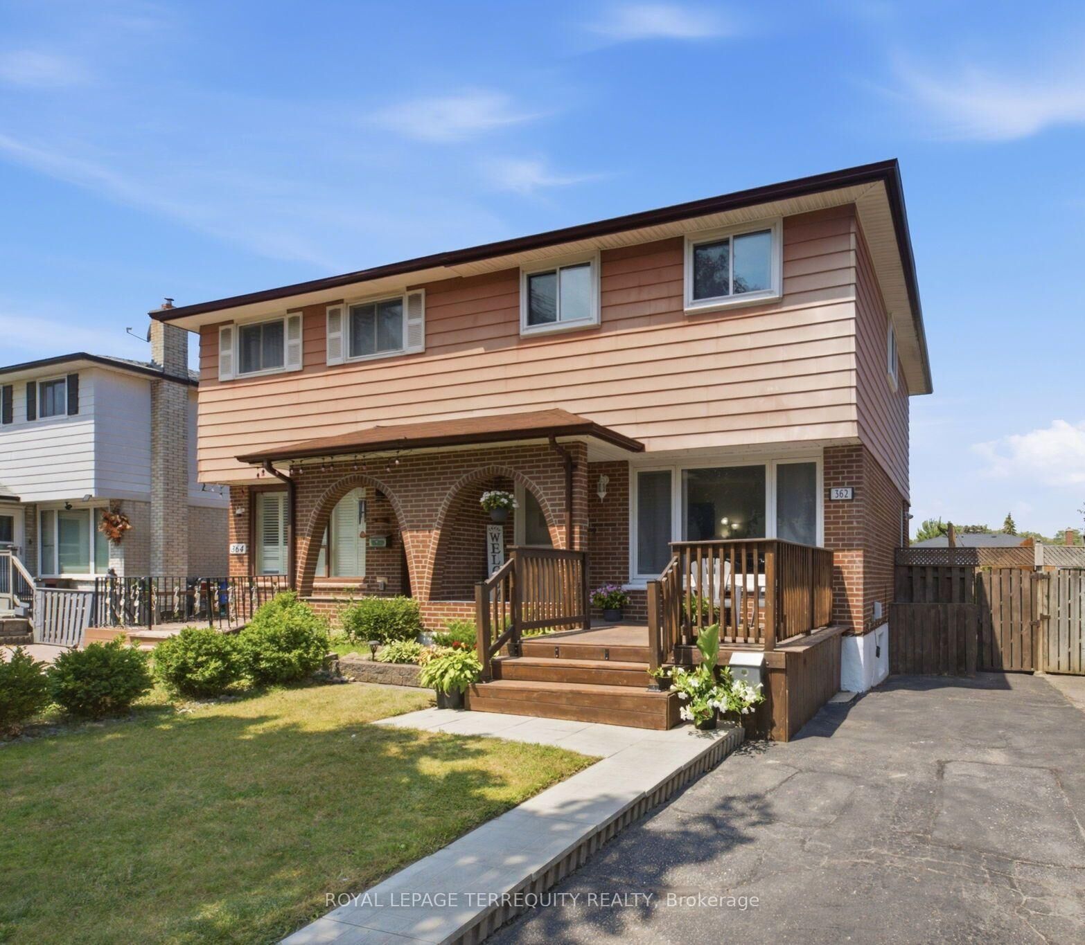 Property Photo: 362 Durham Court ON L1J 1W9