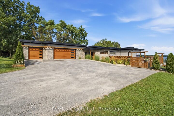 8 Bayview Point Road — photo 1