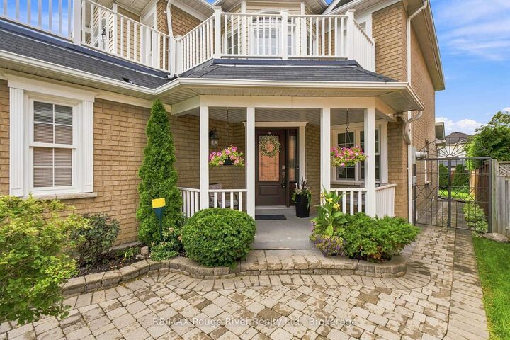 Property Photo: 26 Woodlands Avenue ON L1R 2S9