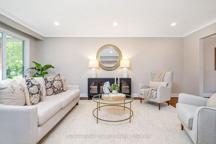 Property Photo: 1677 Sherwood Forrest Circle ON L5K 2G8