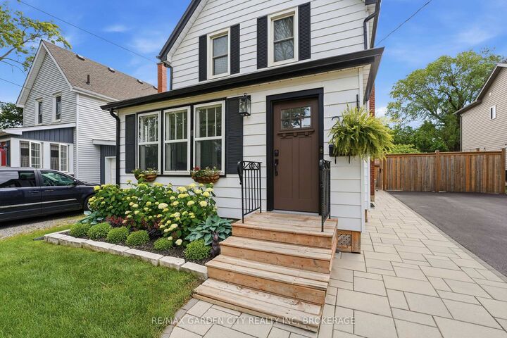 Property Photo: 26 Carleton Street N ON L2V 2A4