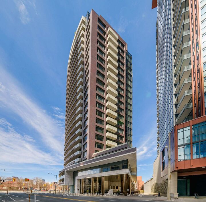 Photo de la propriété: 88 Davenport Road 1704 ON M5R 0A5