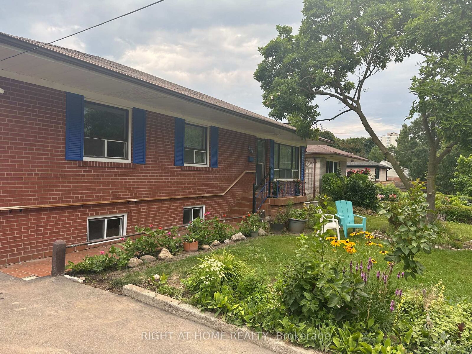 Property Photo: 309 Queen Mary Drive ON L6K 3L5