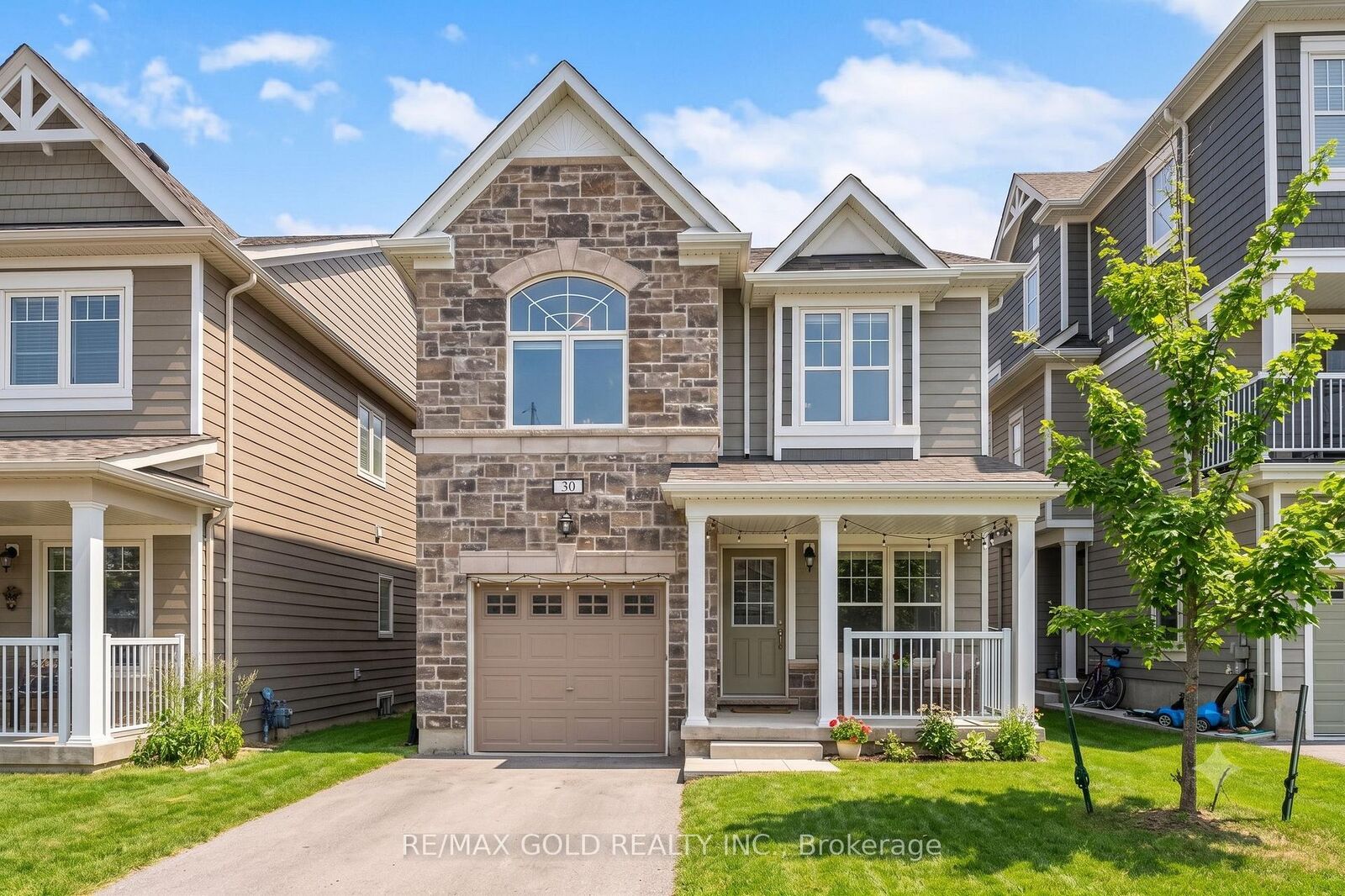 Property Photo:  30 Hills Thistle Drive  ON L9E 0J3 