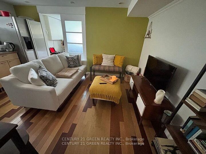 Property Photo:  28 Jellicoe Avenue Lower  ON M8W 1W1 