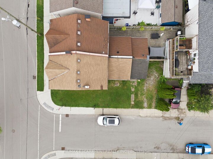 Property Photo:  203 Caroline Street N  ON L8R 2S1 