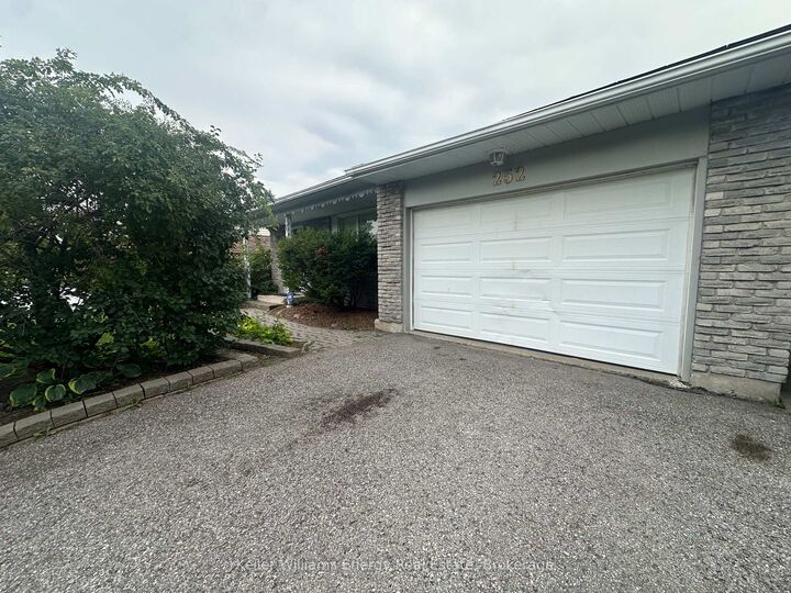 Property Photo:  252 Keewatin Street S  ON L1H 6Z8 