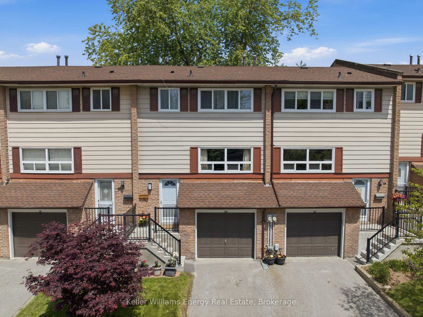 Property Photo: 320 Blackthorn Street 12 ON L1K 1K9