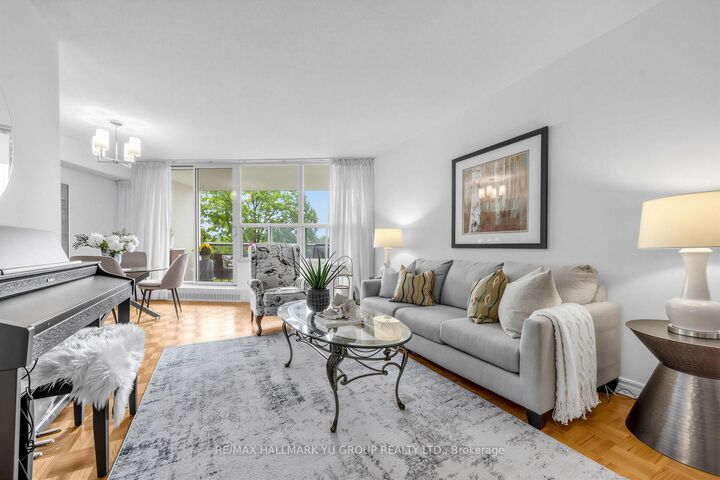 Property Photo:  15 Vicora Linkway N/A 401  ON M3C 1A7 