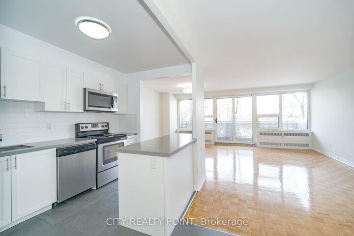 Photo de la propriété: 10 Shallmar Boulevard 510 ON M5N 1J4