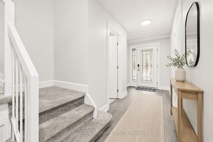 Property Photo:  3 Kalbrook Street  ON K2T 1A8 