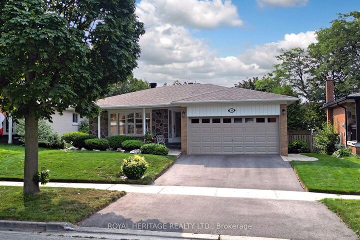 Property Photo:  35 Langevin Crescent  ON M1C 2B8 