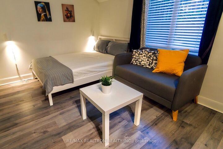 Property Photo:  415 Jarvis Street 135  ON M4Y 3C1 
