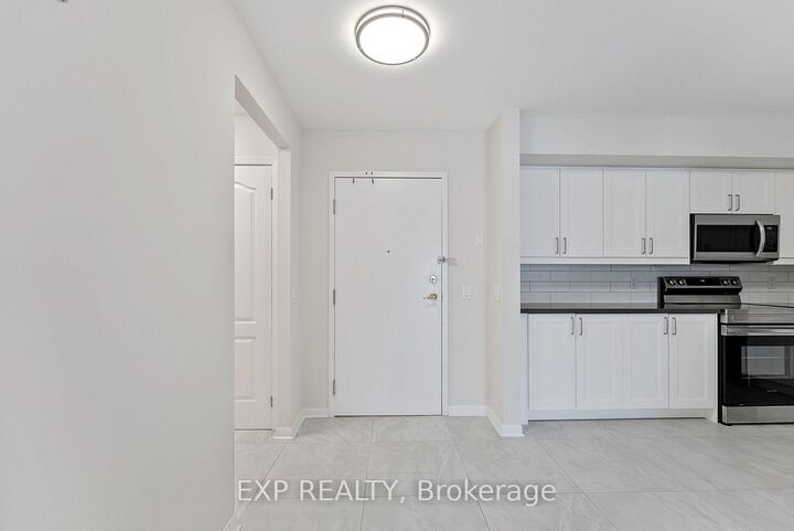 Photo de la propriété:  2506 Rutherford Road 210  ON L4K 5N4 