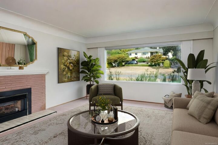 Property Photo: 2541 Nottingham Rd BC V8R 6C7