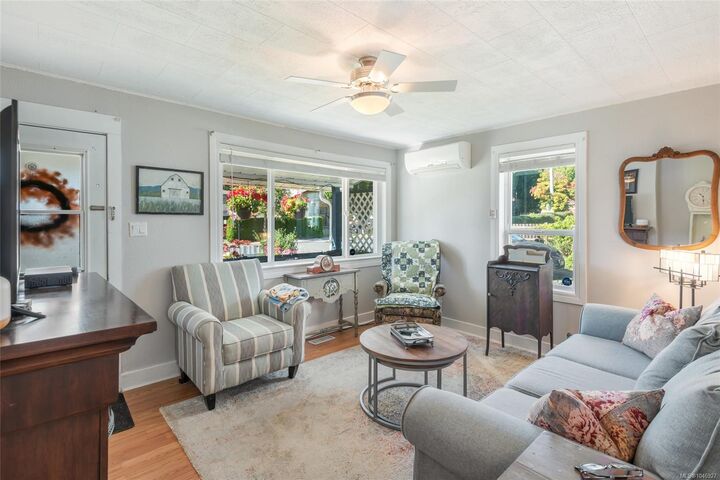 Property Photo: 4955 Elizabeth St BC V9Y 6M4