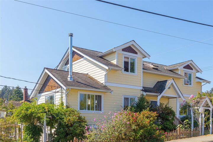 Property Photo: 2920 Pine St BC V0R 1K1