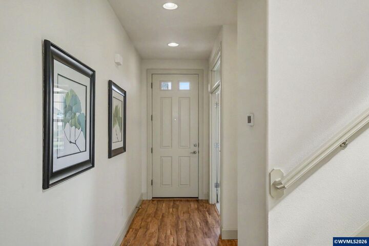 Property Photo: 937 SE Bayshore Cir OR 97333