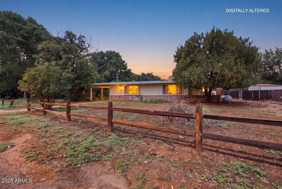 Property Photo: 4010 E Meadow Lane AZ 86335