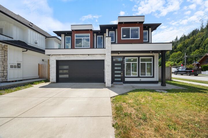 Property Photo: 860 Willow Place BC V0M 1K0