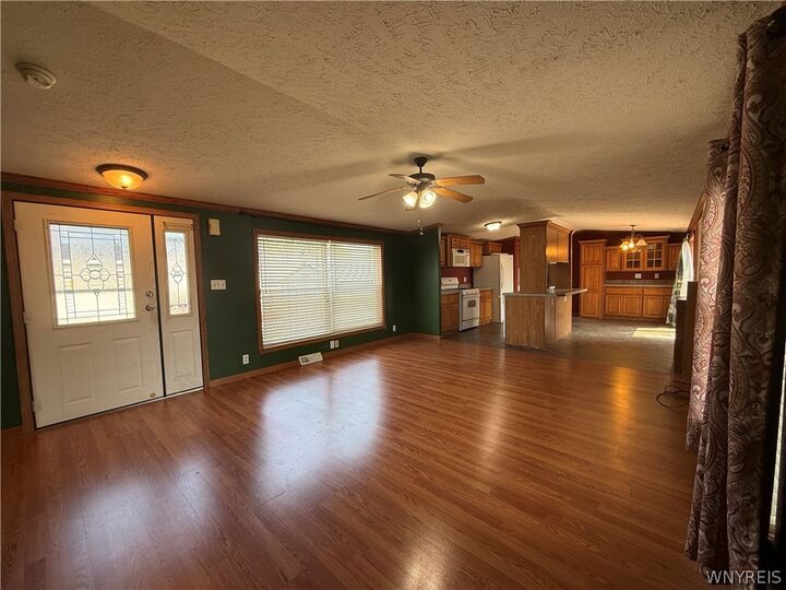 Property Photo: 1438 East Dr NY 14004