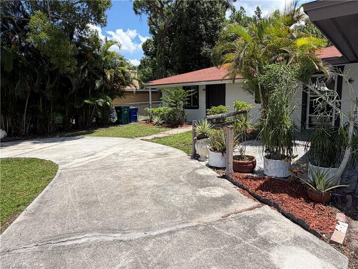 Property Photo: 5829 Casablanca Ct FL 33919